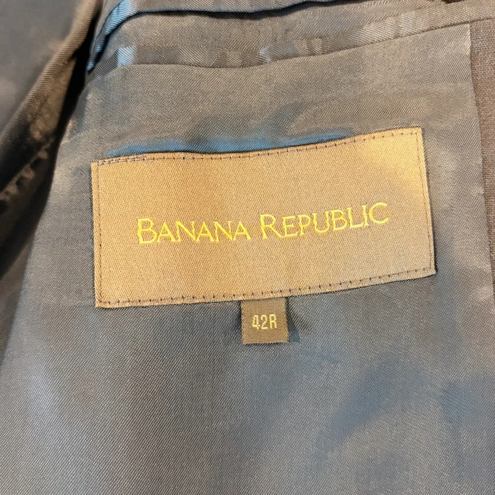 Banana Republic style profile